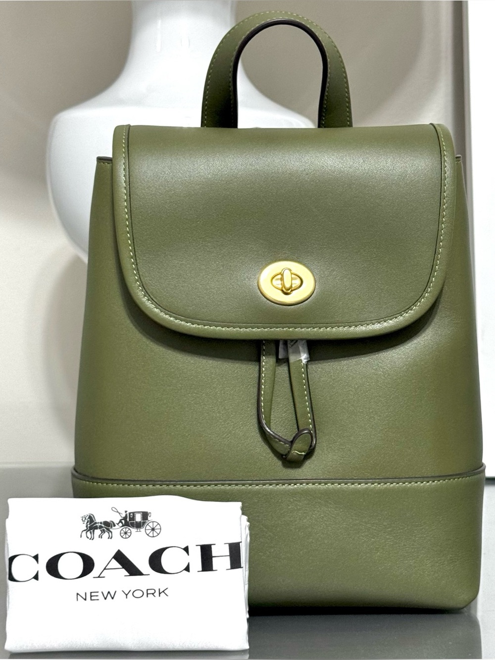 COACH Originals Turnlock Glovetanned Leather Backpack, OLIVE GREEN - Picture 1 of 10